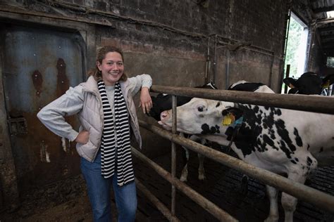 Els voelt zich na drie weken al goed thuis bij boer Cyriel ...